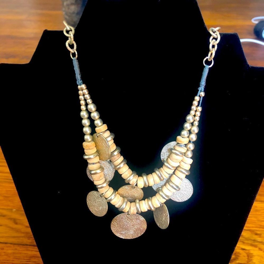 Collarbone loft necklace